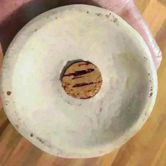 Vintage African Tribal Ceramic Salt & Pepper Shakers – Rare Hand-Painted MCM - Picture 6 of 6